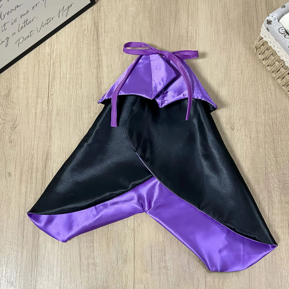 Halloween Pet Vampire Cape Costume, Reversible Spooky Dracula Cloak with Stand Collar for Cats & Dogs, Adjustable Party Cosplay Apparel