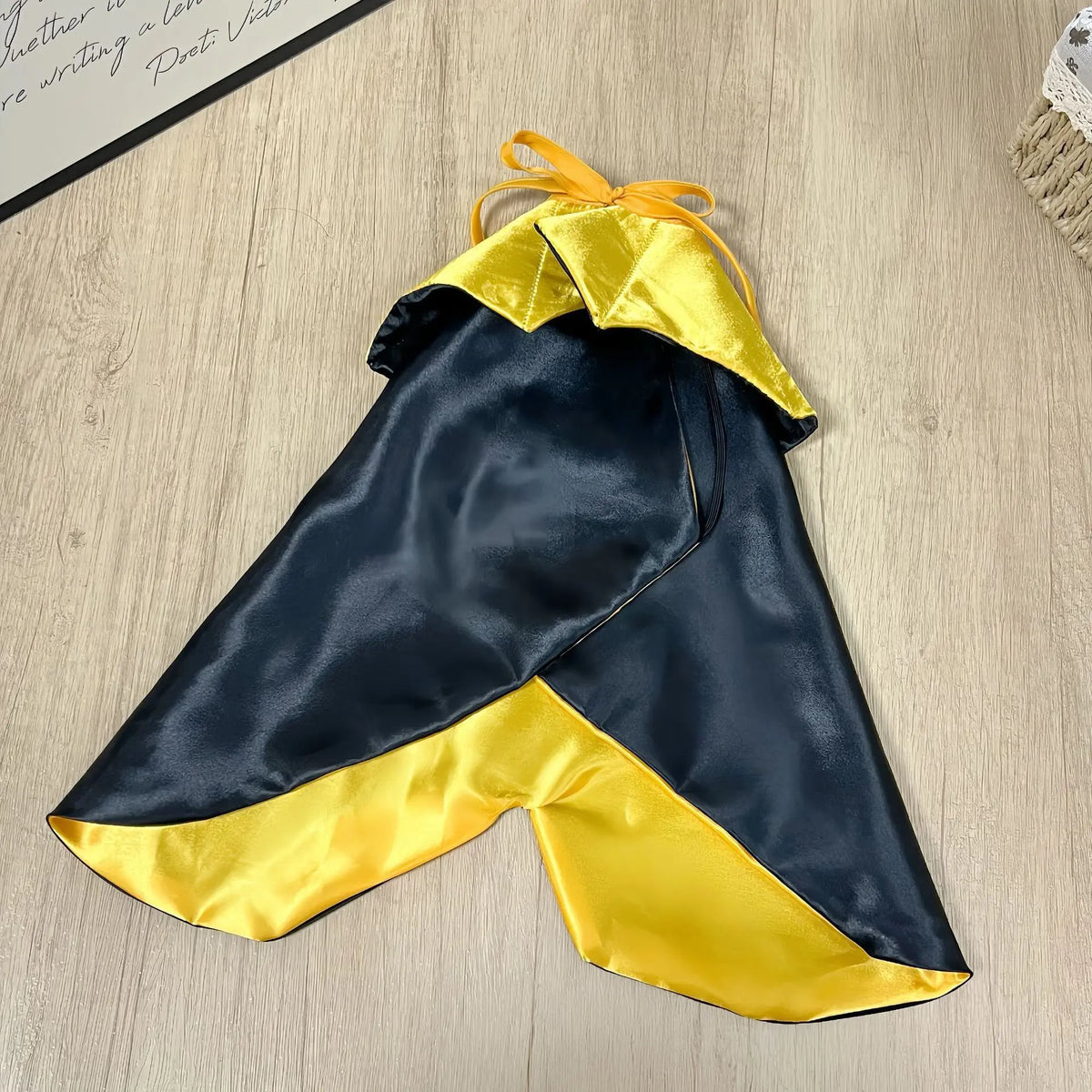 Halloween Pet Vampire Cape Costume, Reversible Spooky Dracula Cloak with Stand Collar for Cats & Dogs, Adjustable Party Cosplay Apparel